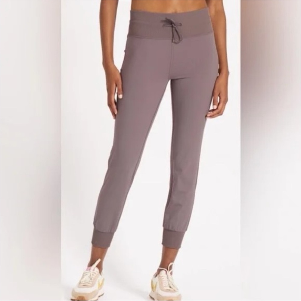 Vuori Everyday Joggers
